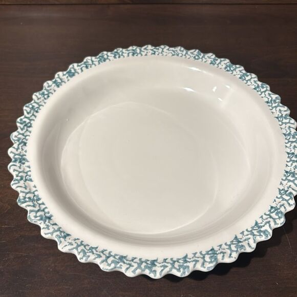 ABC Distributing Beautiful Pattern Blue Hearts Ceramic Pie Plate with Lid - Picture 9 of 12